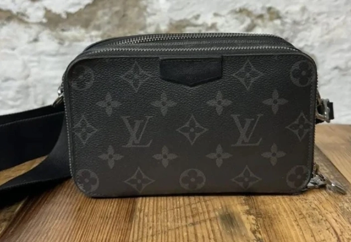 Louis Vuitton Bag34