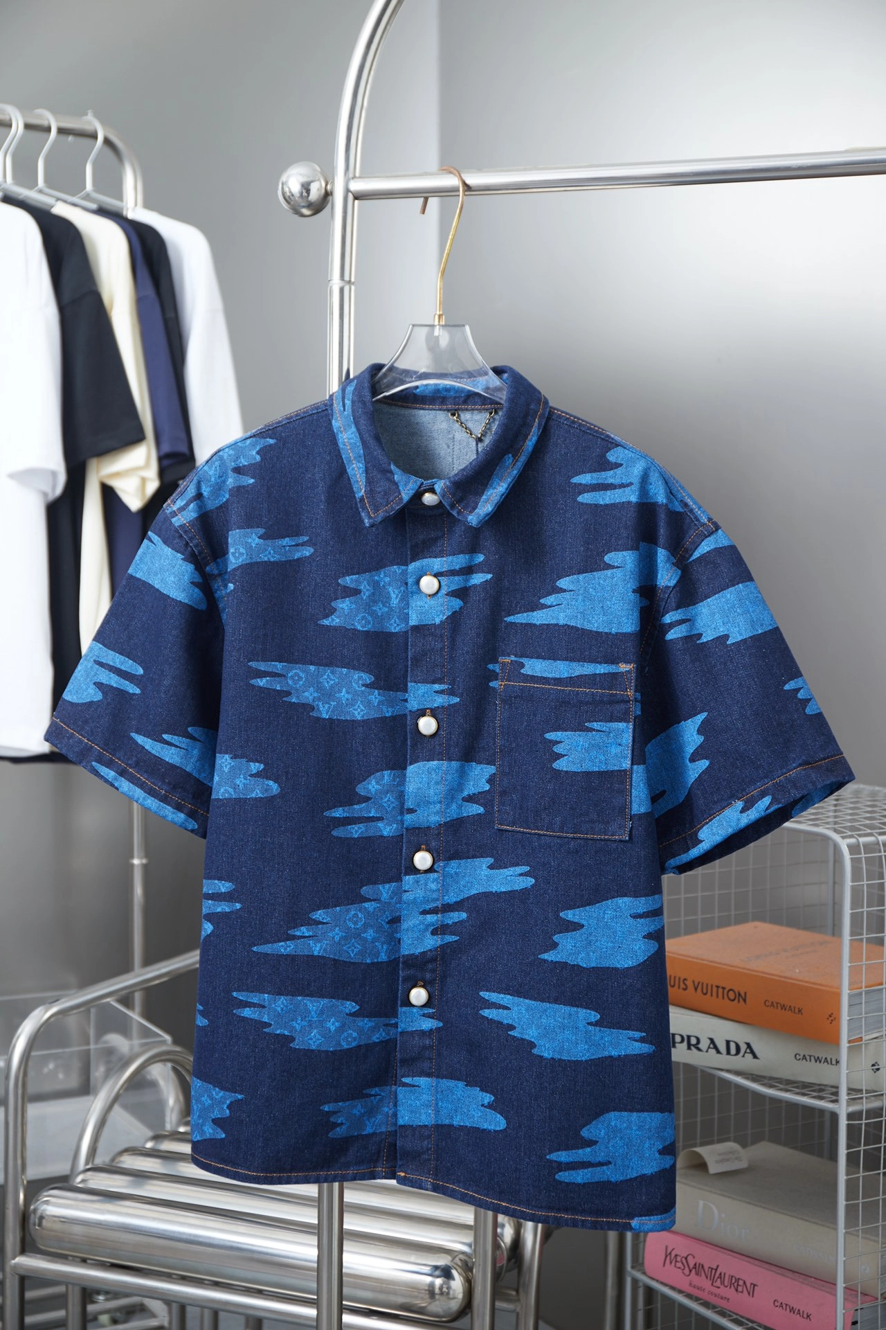 LV T-shirt