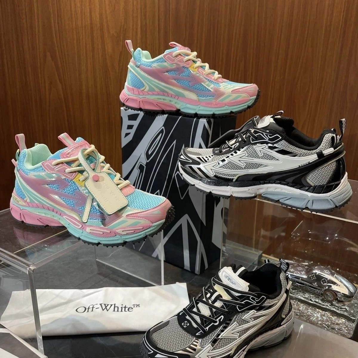 OFF white1